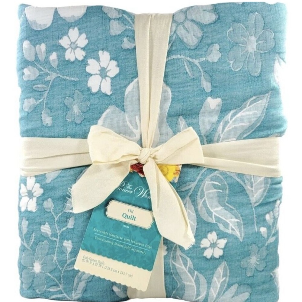 The Pioneer Woman Aqua Floral Quilt - Picture 2 of 2